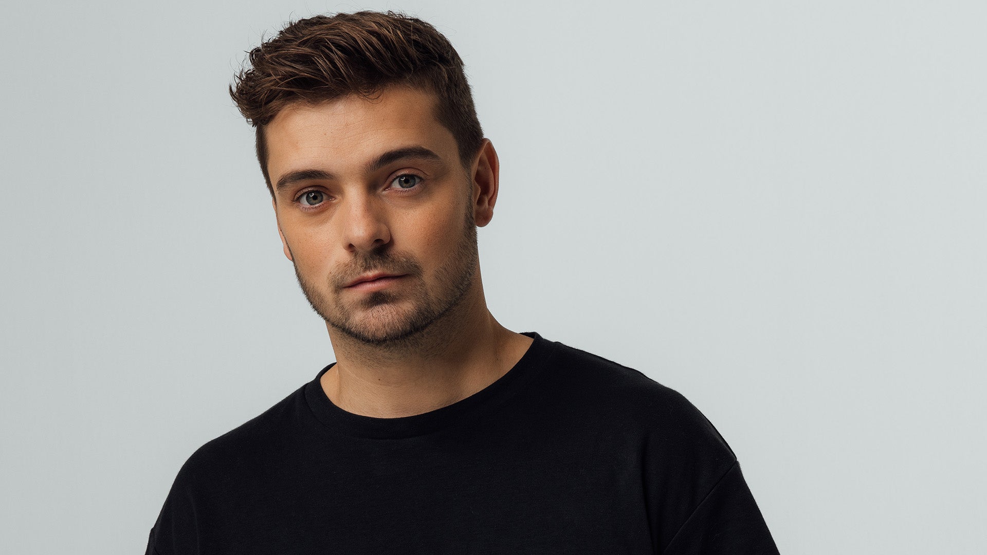 Martin Garrix Releases Summer Track “Smile” With Carolina Liar